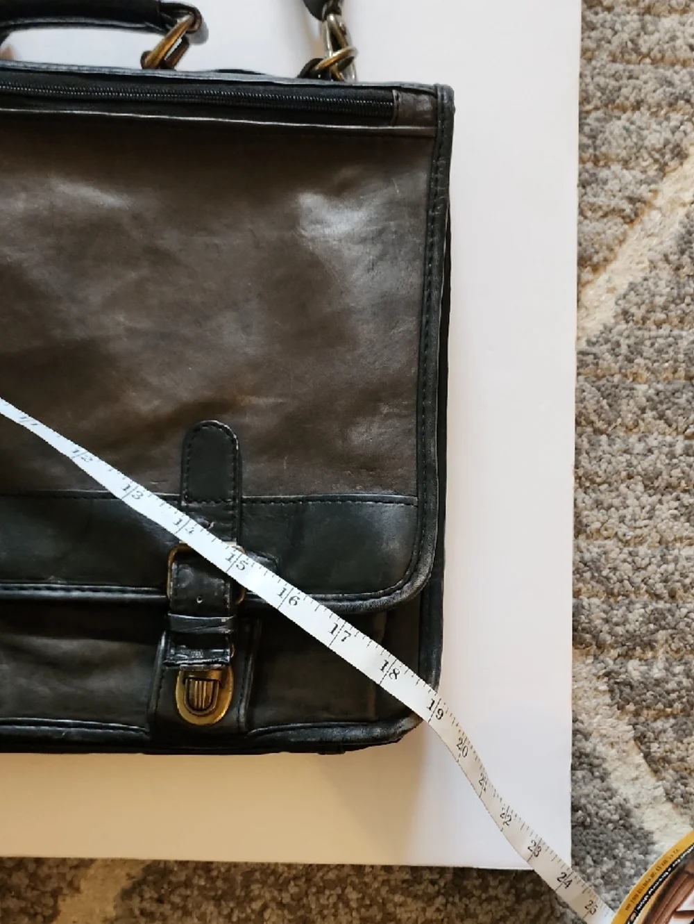 The Unbranded Brand messenger look